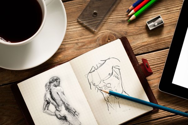 Тетрадка на столе