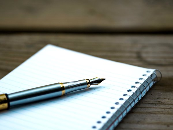 Тетрадь и ручка