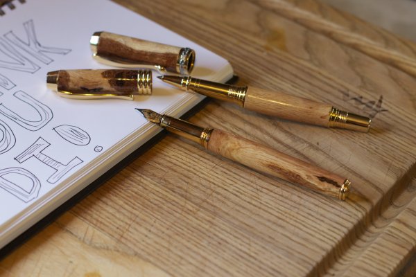 Красивая ручка для письма