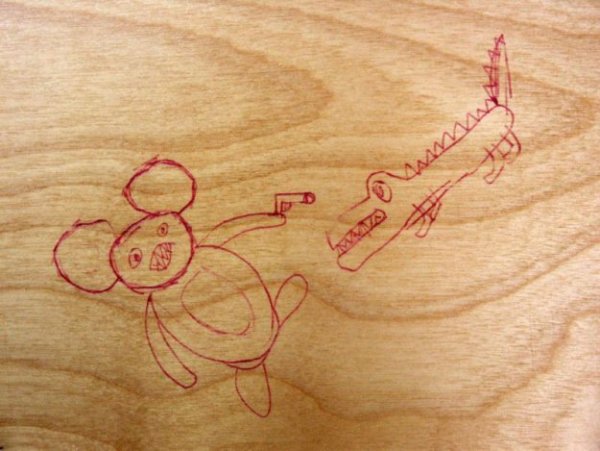 Изрисованная парта