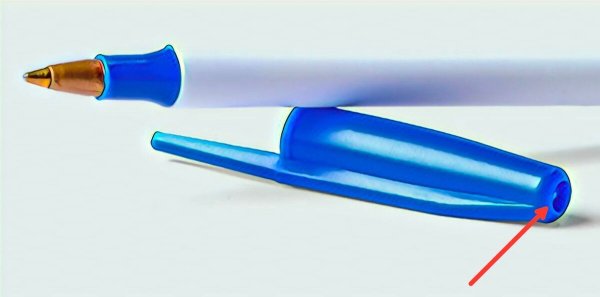 Отверстие в колпачке шариковой ручки