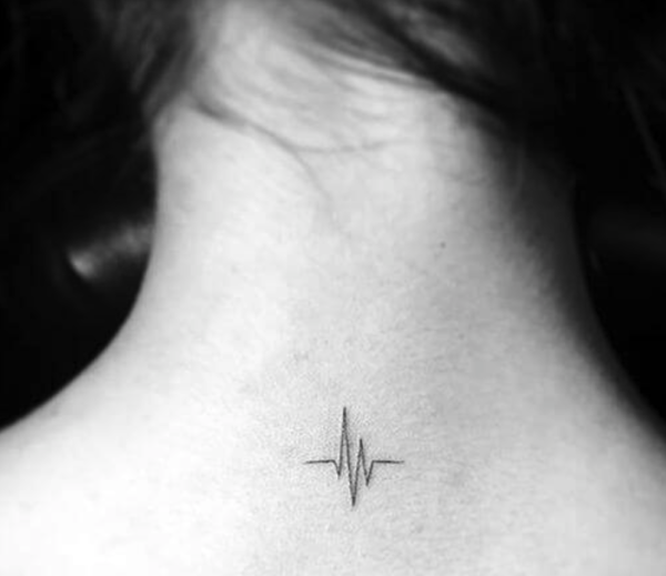 Маленькие тату для девушек простые