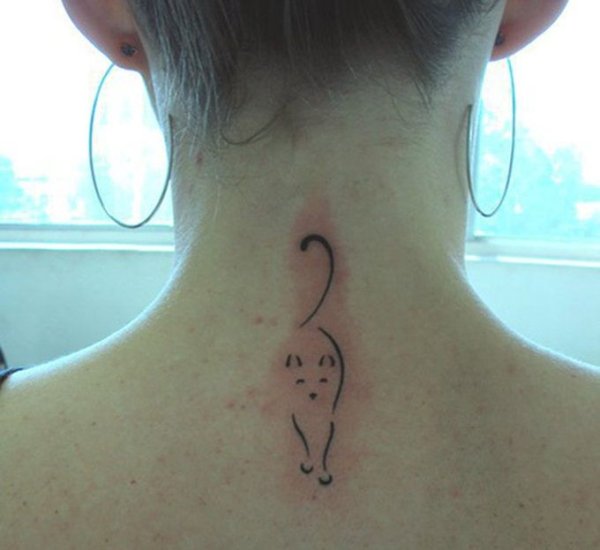 Тату кошки на шее для девушек