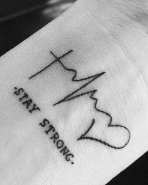 Тату на запястье кардиограмма с сердцем