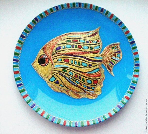 Витражная роспись тарелки Золотая рыбка