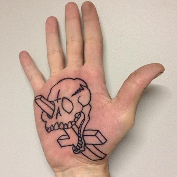 Тату рука скелета на руке