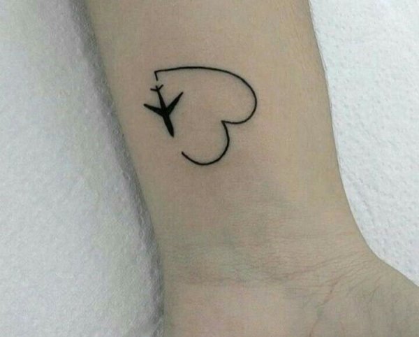 Лёгкие тату ручкой на ноге