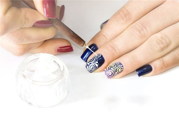 Нанесение рисунка на ногти