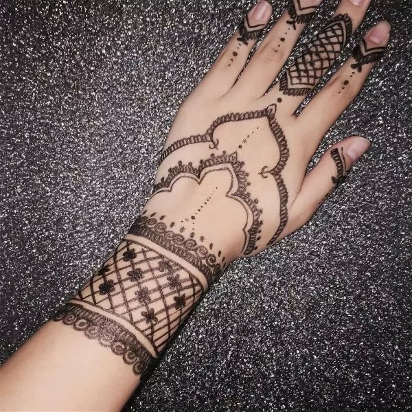 Тату ручкой на руке