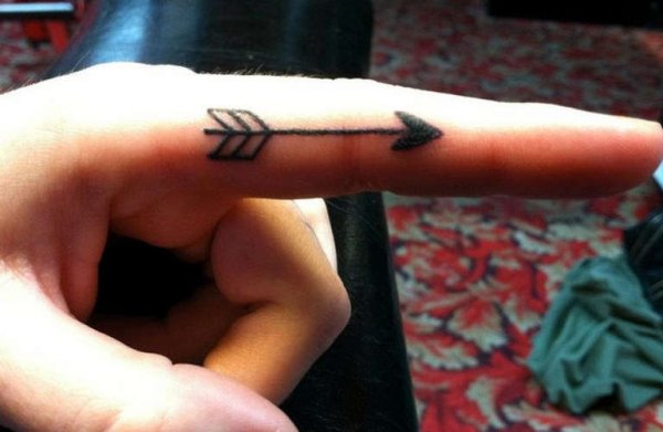 Тату на пальцах легкие
