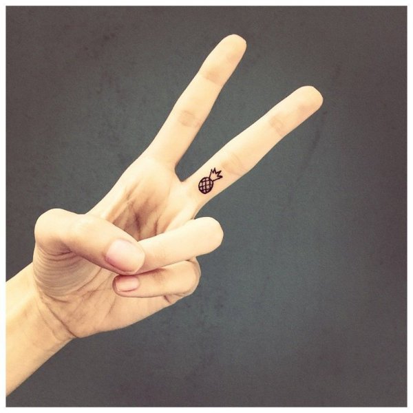 Тату на пальцах Минимализм
