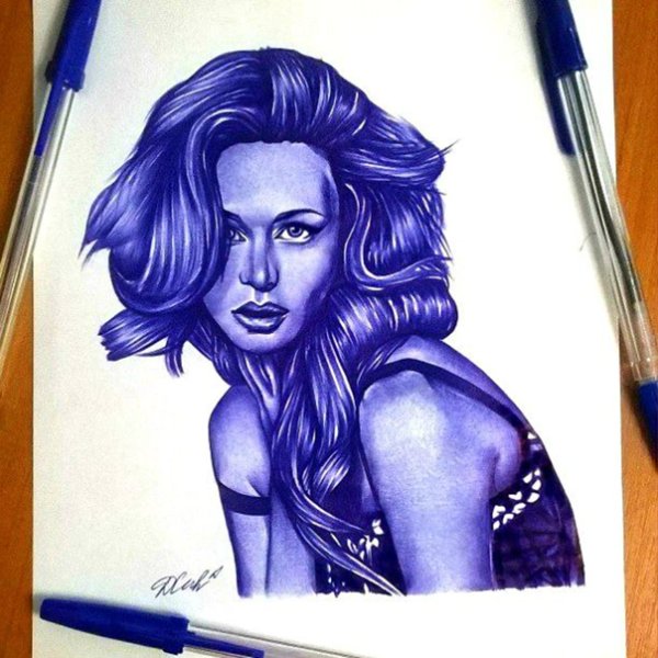 Девушки шариковой ручкой