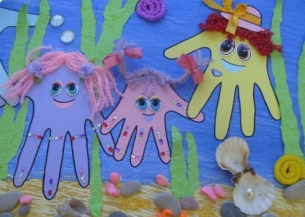 Аппликация Осьминожки из ладошки
