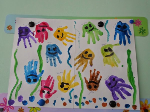 Аппликация из ладошек