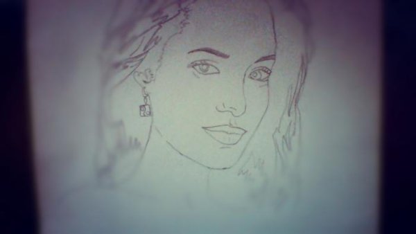 Анджелина Джоли нарисованная ручкой