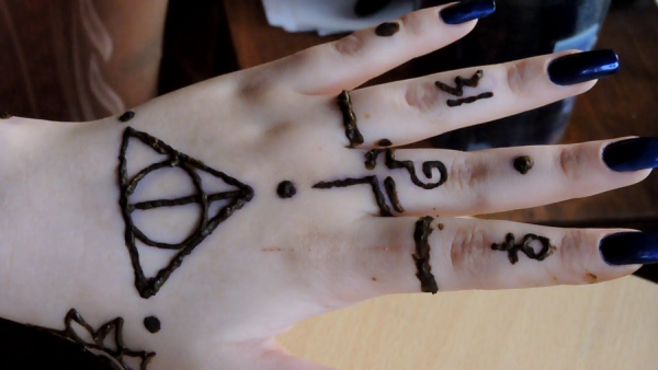 Рисуночки на руках ручкой