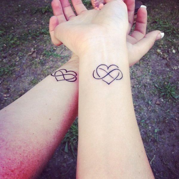 Тату сердце и бесконечность