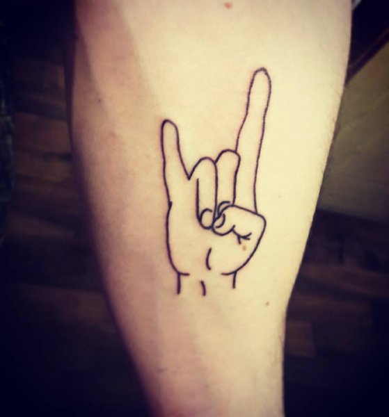 Тату с ручкой на руке для парней