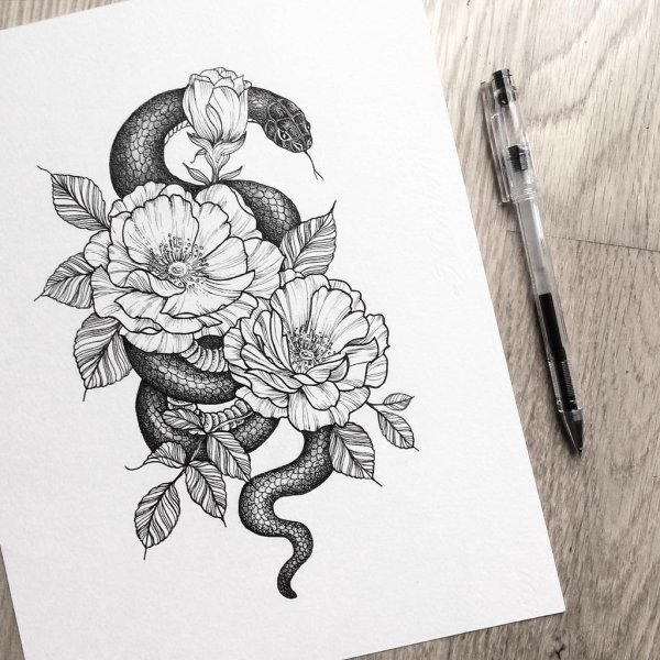 Тату змея с пионами