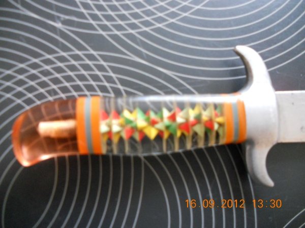 Нож из зоны с наборной ручкой из оргстекла