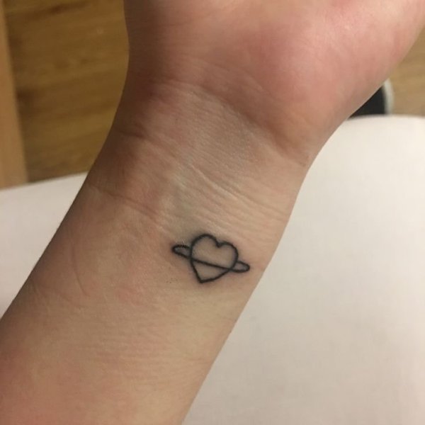 Мини тату на запястье легкие