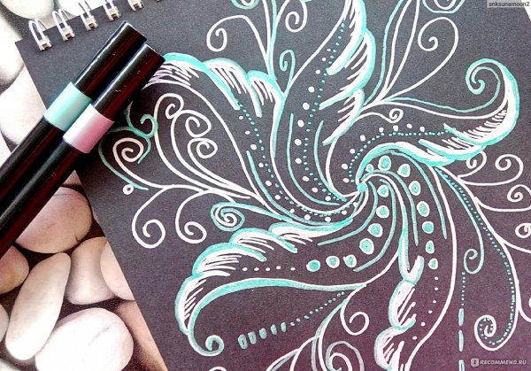 Узоры на черной бумаге легкие