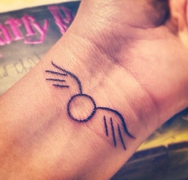 Несложные тату на запястье