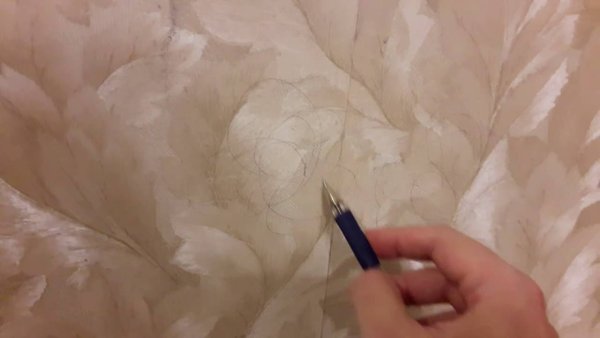 Стереть чернила с обоев