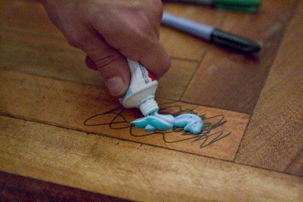 Фломастер на пластике