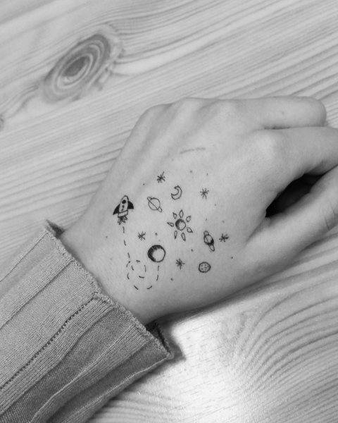 Тату планеты черно белые