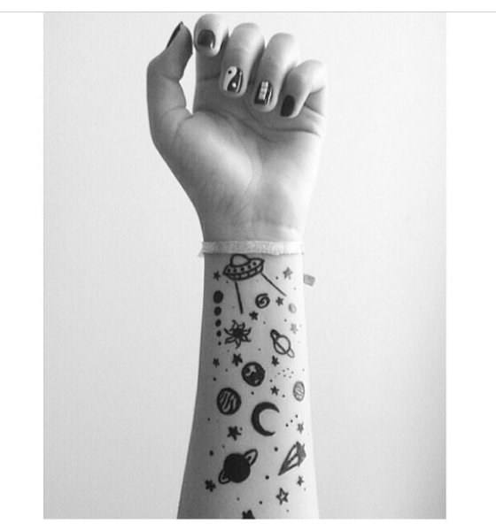 Гелевой ручкой на руке