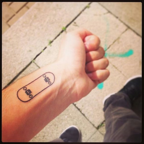 Тату скейт маленький