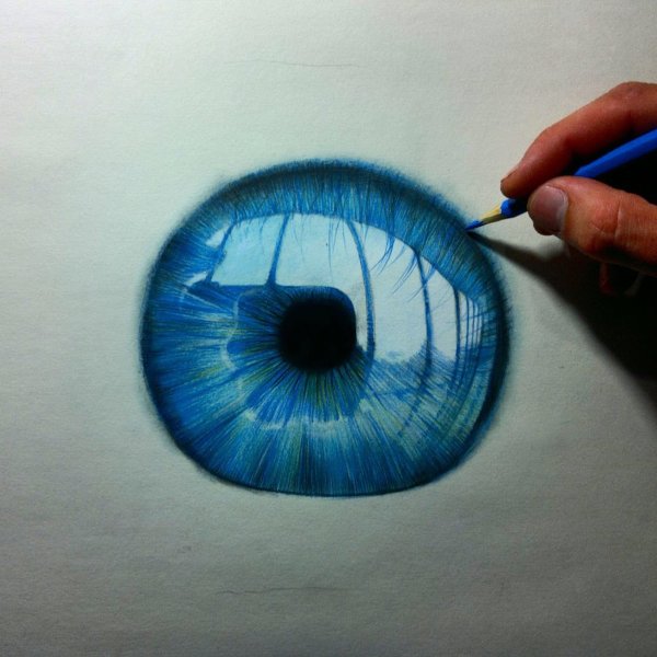 Реалистичный глаз цветными карандашами