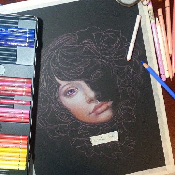 Цветное рисование на черной бумаге