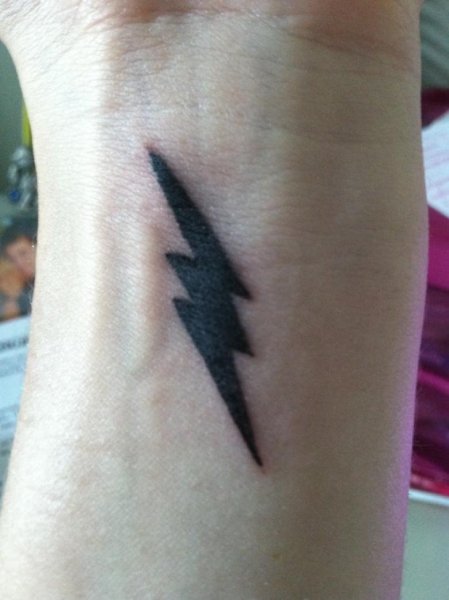 Тату молния