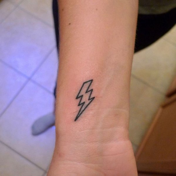 Татухи на руку мужские маленькие легкие