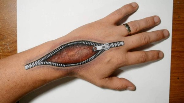 Молния на ладони