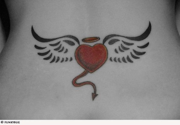Тату сердечко с крыльями