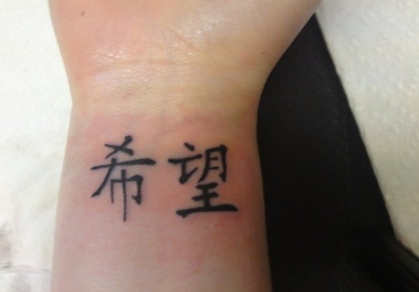 Татушка ручкой на спине