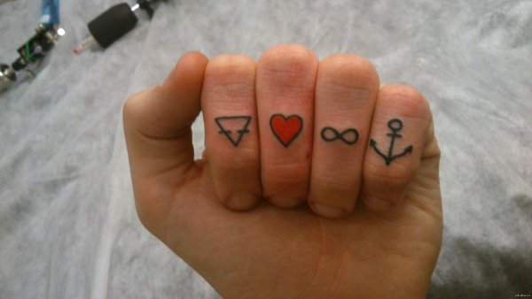 Красивые тату черной ручкой