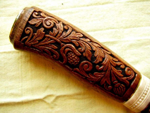 Резная рукоять ножа