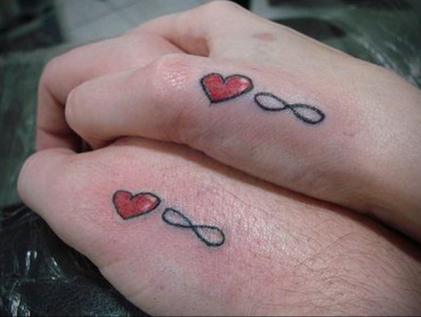 Тату сердце любовь