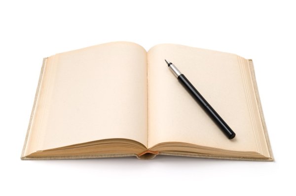 Открытая книга с ручкой