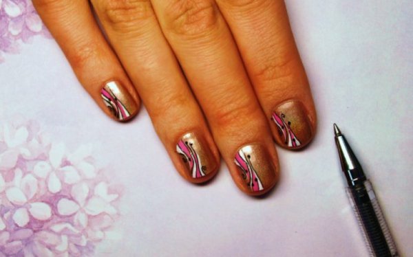 Узоры гелевой ручкой на ногтях