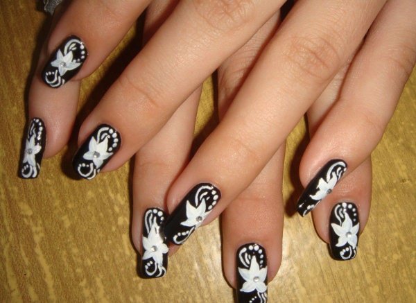 Черно белые рисунки на ногтях простые
