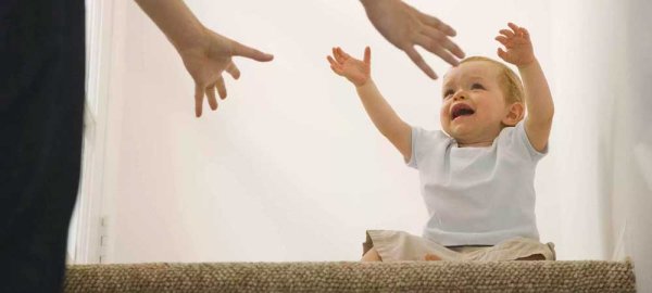 Ребенок плачет