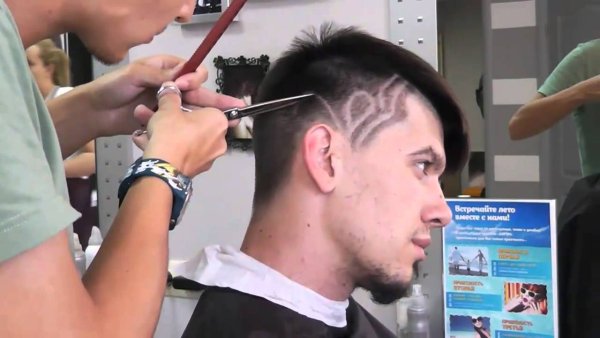 Полоска на голове стрижка