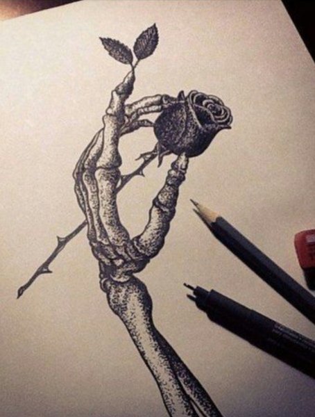 Кисть скелета с розой