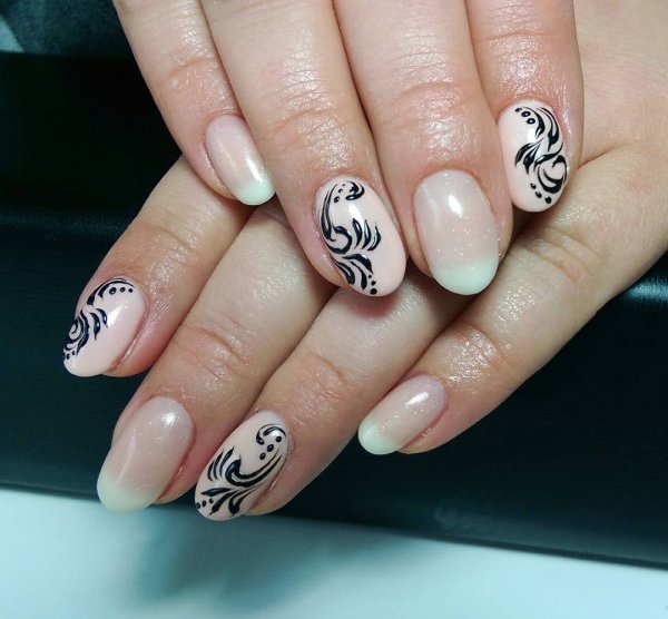 Маникюр с рисунком