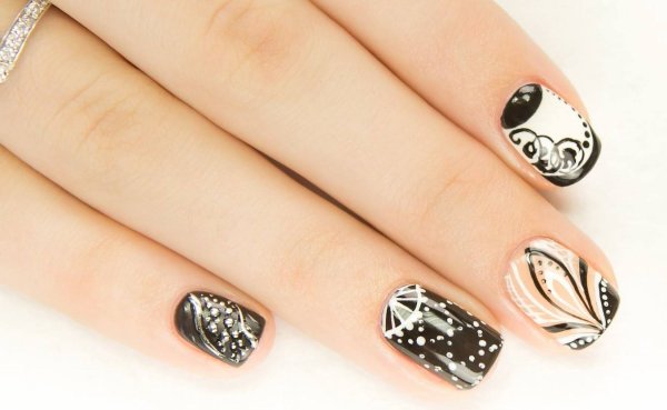 Узоры лаком на ногтях